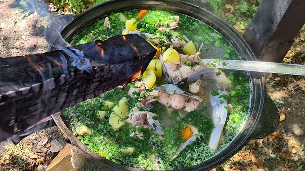 Уха По-царски в казане